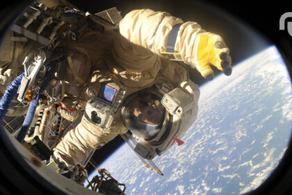 Cosmonaute Roscosmos Espace.jpg