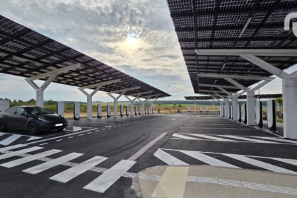 Superchargeur Tesla Magnant.jpg