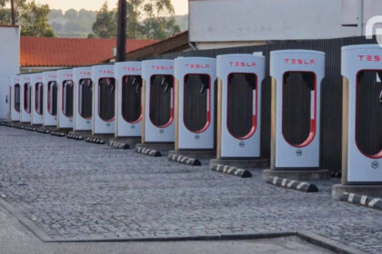 Tesla Superchargeur Fatima Vandalise.jpg