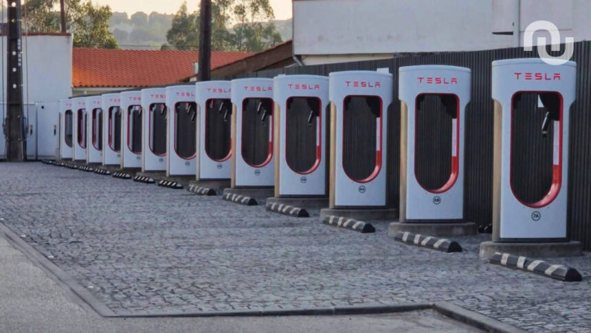 Tesla Superchargeur Fatima Vandalise.jpg