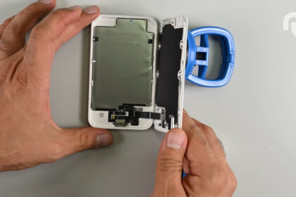 Avons Nous Trouve La Batterie De Liphone Air A Linterieur De La Batterie Magsafe De Liphone Air 57.jpeg