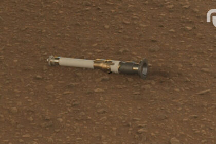 Mars Tube Echantillon Titane Perseverance.jpg