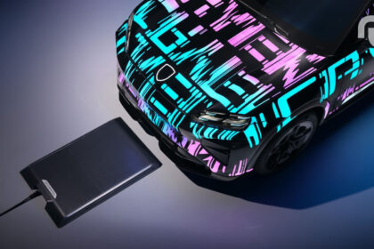 Porsche Wireless Charging Cayenne Electrique 2.jpg