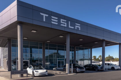 Tesla Magasins 1.jpg