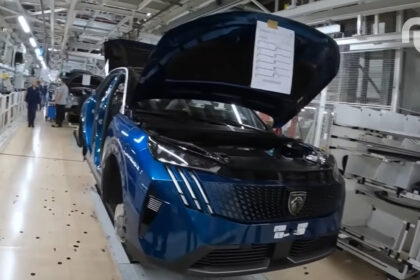 Usine Sochaux Peugeot3008 2.jpg