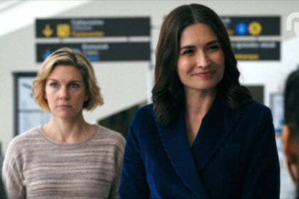 Pluribus Photo 010201.jpg