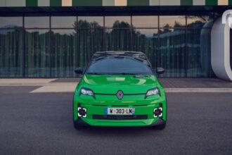 Renault E Tech Electric Version Techno Vert Pop 2.jpg