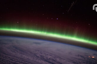 Terre Champ Magnetique Aurores Espace.jpg