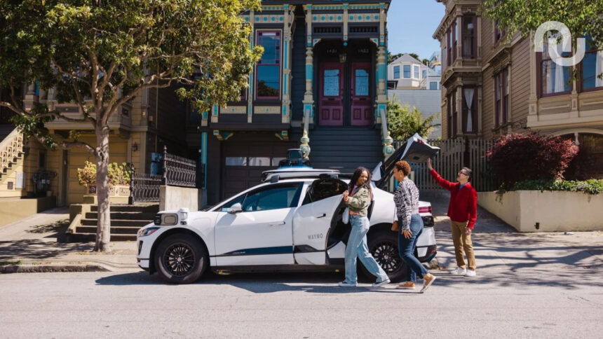 Waymo Robotaxi 31.jpg